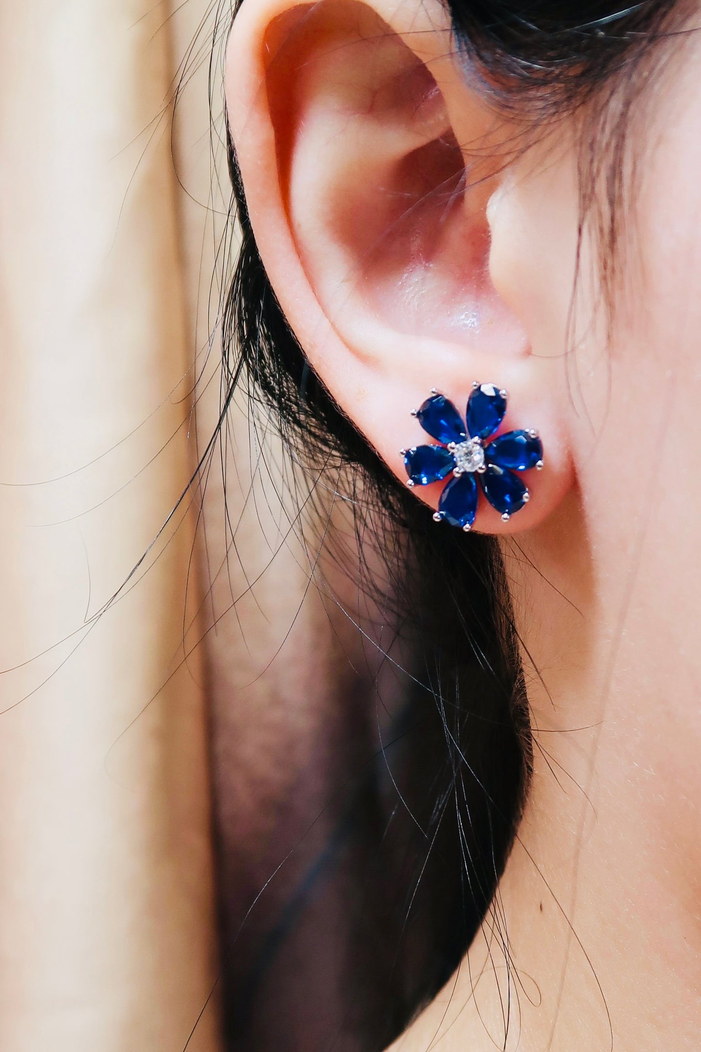Daisy Sapphire Necklace and Earring .925 Sterling Silver