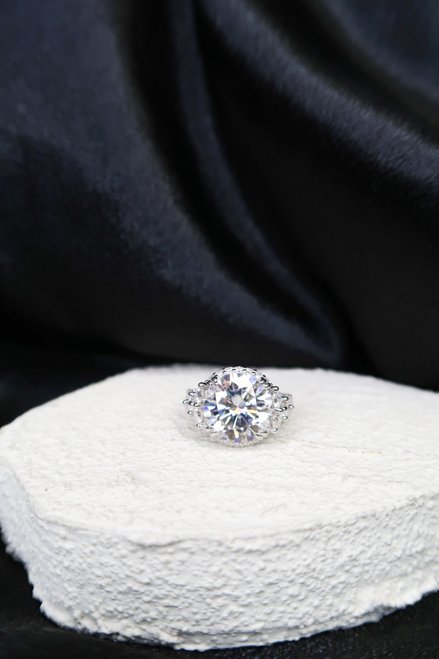 Aura Round Cut .925 Sterling Silver 5 Carat Moissanite Halo RIng