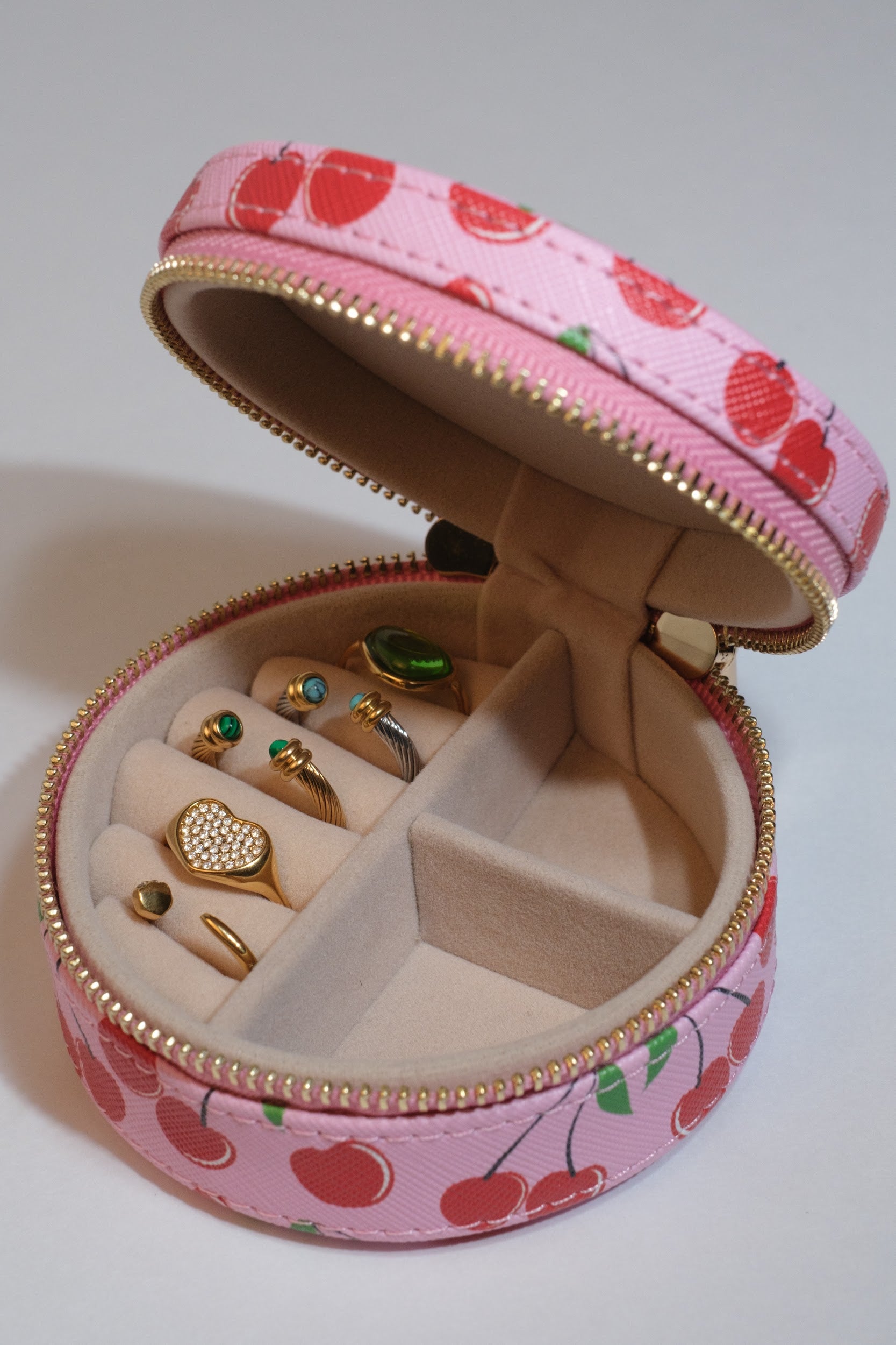 5 Golden Stainless Steel Adjustable Rings *Comes Luxe Cherry Case*