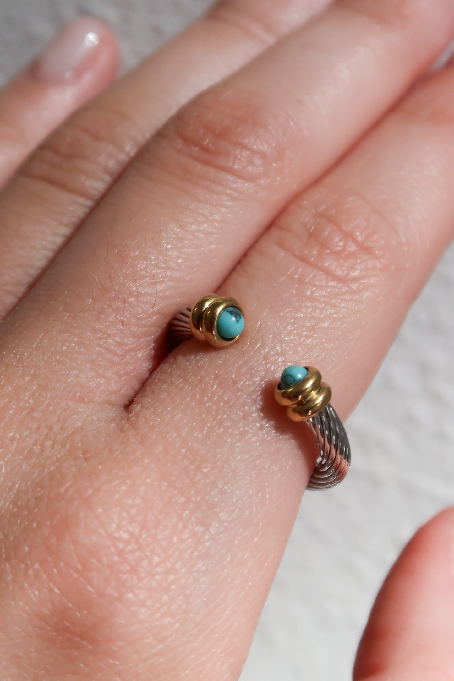 5 Golden 316L Stainless Steel Adjustable Rings *Comes With Cherry Case*