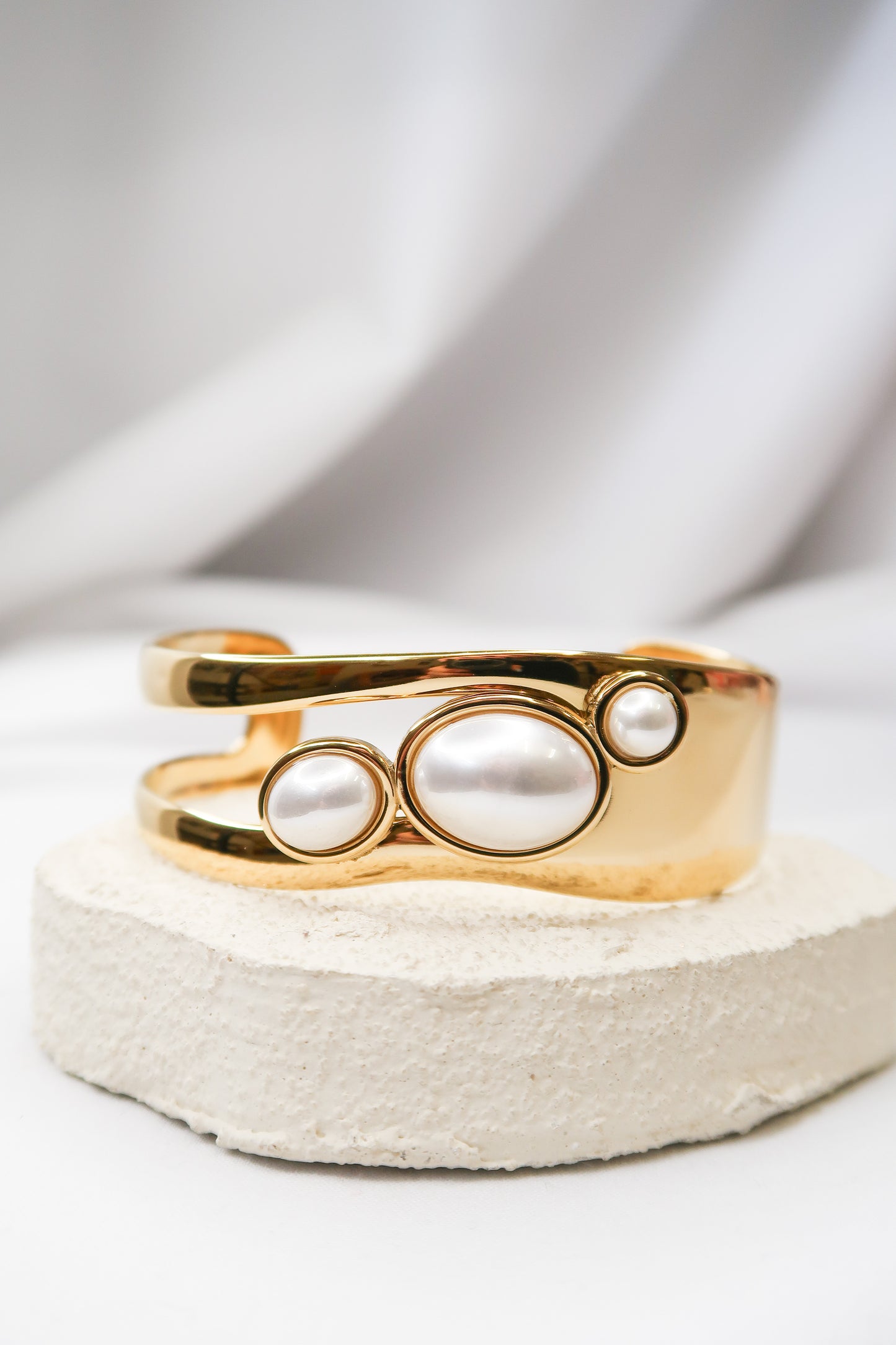 Bahia 316L Stainless Steel Bangle with Pearls
