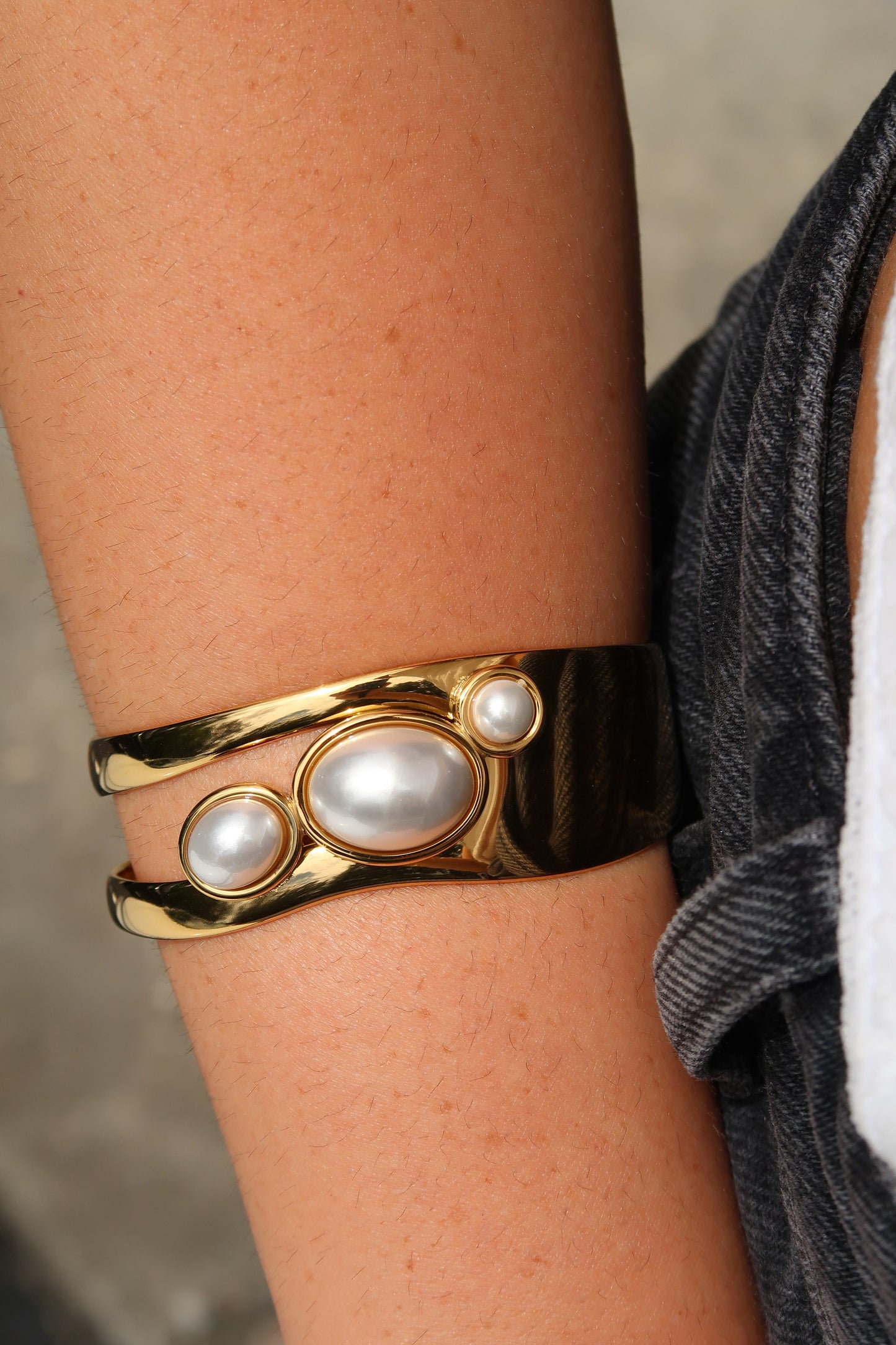 Bahia 316L Stainless Steel Bangle with Pearls