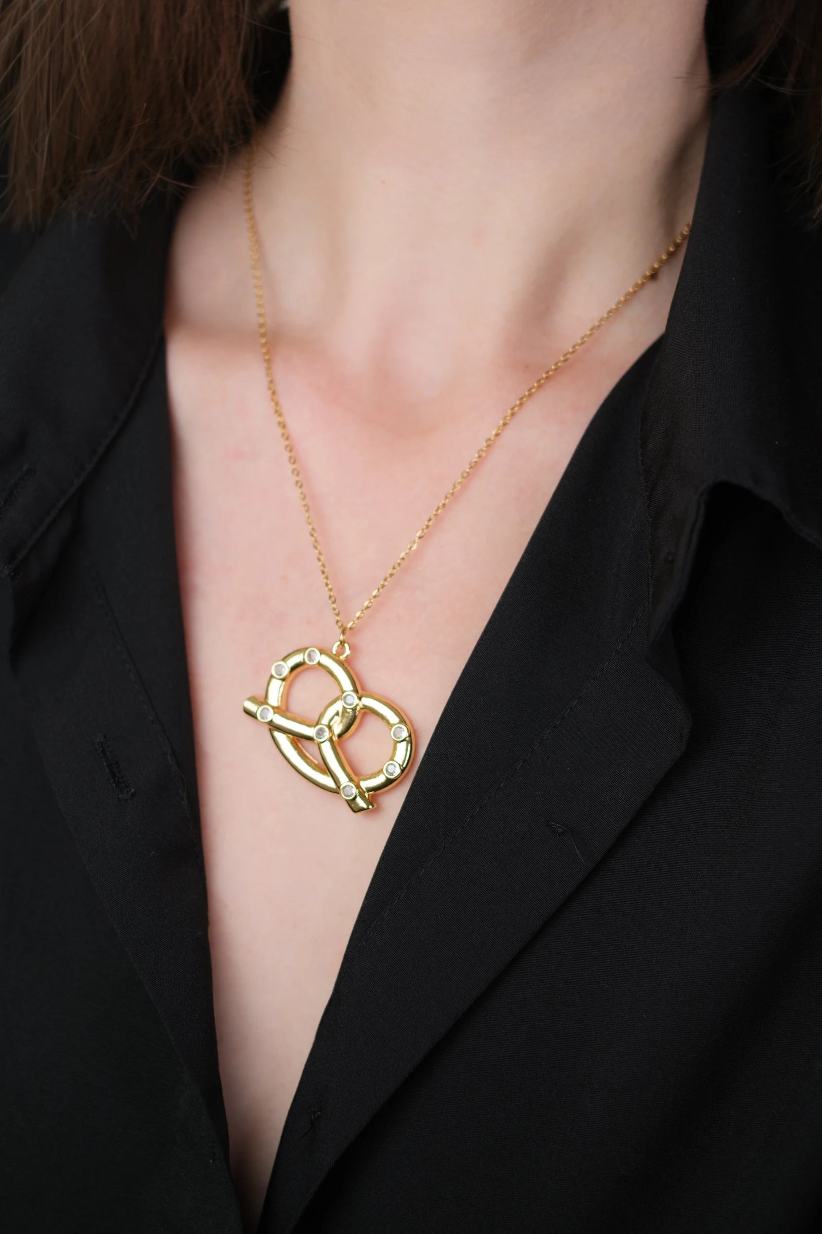 Collier orignal bretzel pretzel fin doré mode trendy rétro pinup Collier orignal bretzel pretzel fin doré mode trendy rétro pinup